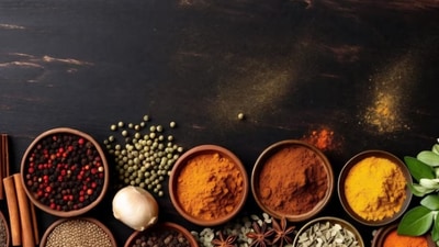 Herbs and spices: Turmeric, cinnamon, rosemary and sage protect brain cells from oxidative stress and have anti-inflammatory effects.&nbsp; 