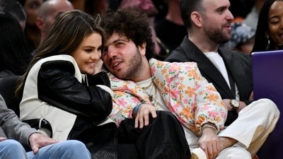 The musical couple had their first public court-side date at the NBA Los Angeles Lakers and Miami Heart game on January 3rd.&nbsp; 