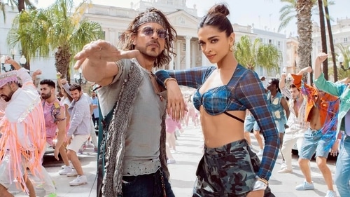 A still from the song Jhoome Jo Pathan A still from the song Jhoome Jo Pathan