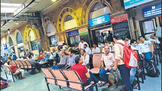 Dead rat forces CR motormen out of AC lobby at CSMT