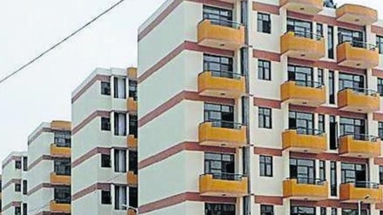 The Economic Survey released on July 22 emphasized on the real estate sector’s recovery after the pandemic, driven by factors like urbanization, government schemes such as the Pradhan Mantri Awas Yojana (PMAY) and other affordable housing initiatives. (HT Photo) (Representational photo)
