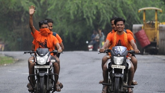 Last week, the Uttar Pradesh government asked the food and beverage shops along Kanwar Yatra routes to display the name and identity of the operator/owner of their establishments(HT_PRINT)