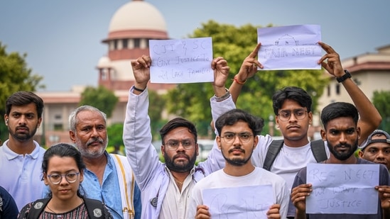 NEET aspirants outside the Supreme Court. (File photo by Sanchit Khanna/ Hindustan Times)