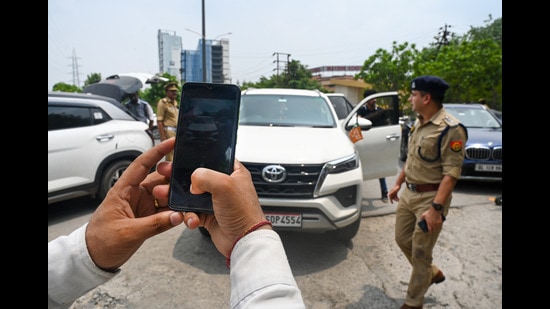 Of the 1.4 million fines, 890,928 e-challans were for riding two-wheelers without helmet; 90,910 for wrong-lane driving; 57,817 for jumping red lights; and 56,617 for speeding. (Sunil Ghosh/HT Photo)