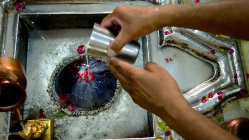 Devotees worship Lord Shiva during the Sawan month. 