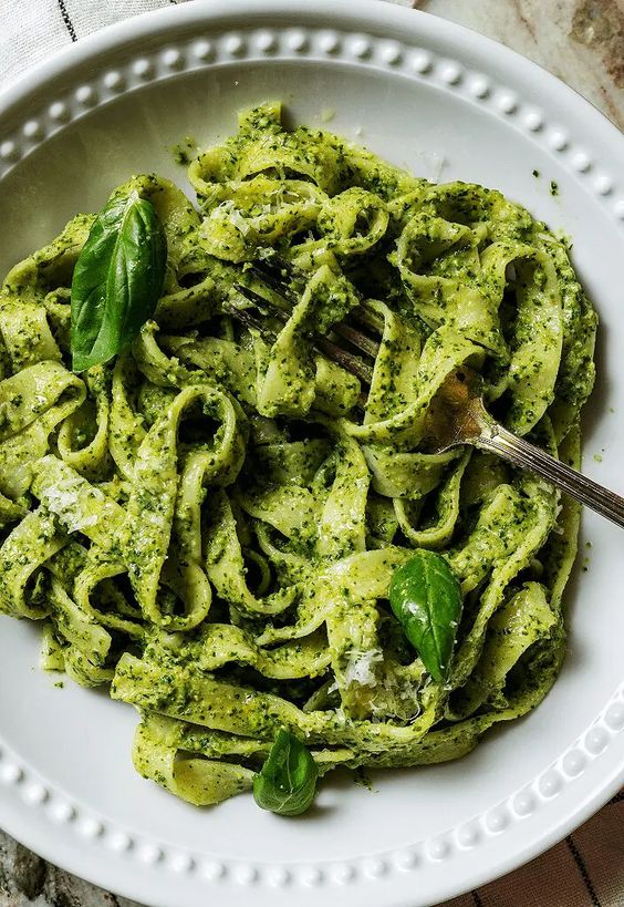 The vibrant green colour makes this pasta look aesthetic.