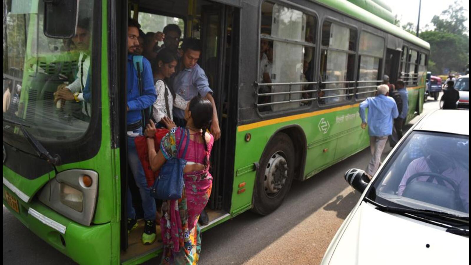 DTC starts trials on two new bus routes | Latest News Delhi - Hindustan ...