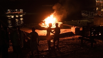 Sri Lanka's government Tuesday formally apologised to the island's Muslim minority for forcing cremations on Covid victims, disregarding WHO assurances that burials in line with Islamic rites were safe. (Representational picture) (REUTERS)