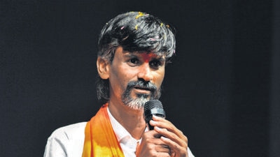 JMFC court on Tuesday issued a fresh non-bailable warrant against Maratha reservation quota activist Manoj Jarange Patil in connection with a cheating case. (HT FILE) JMFC court on Tuesday issued a fresh non-bailable warrant against Maratha reservation quota activist Manoj Jarange Patil in connection with a cheating case. (HT FILE)