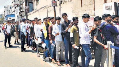The unemployment rate in the world’s fastest growing economy declined to 3.2% in 2022-23, according to latest official data. (HT Photo) The unemployment rate in the world’s fastest growing economy declined to 3.2% in 2022-23, according to latest official data. (HT Photo)
