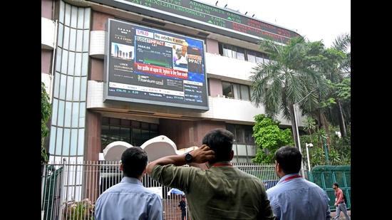 Mumbai, Jul 23 (ANI): People watch the live telecast of Union Budget 2024-25 presentation by Union Finance Minister Nirmala Sitharaman at the Parliament House on a display screen, outside the Bombay Stock Exchange (BSE) in Mumbai on Tuesday. (ANI Photo) (Sandip Mahankal)