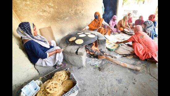 Staff preparing mid-day meal for students at government school in Ludhiana. (HT File)