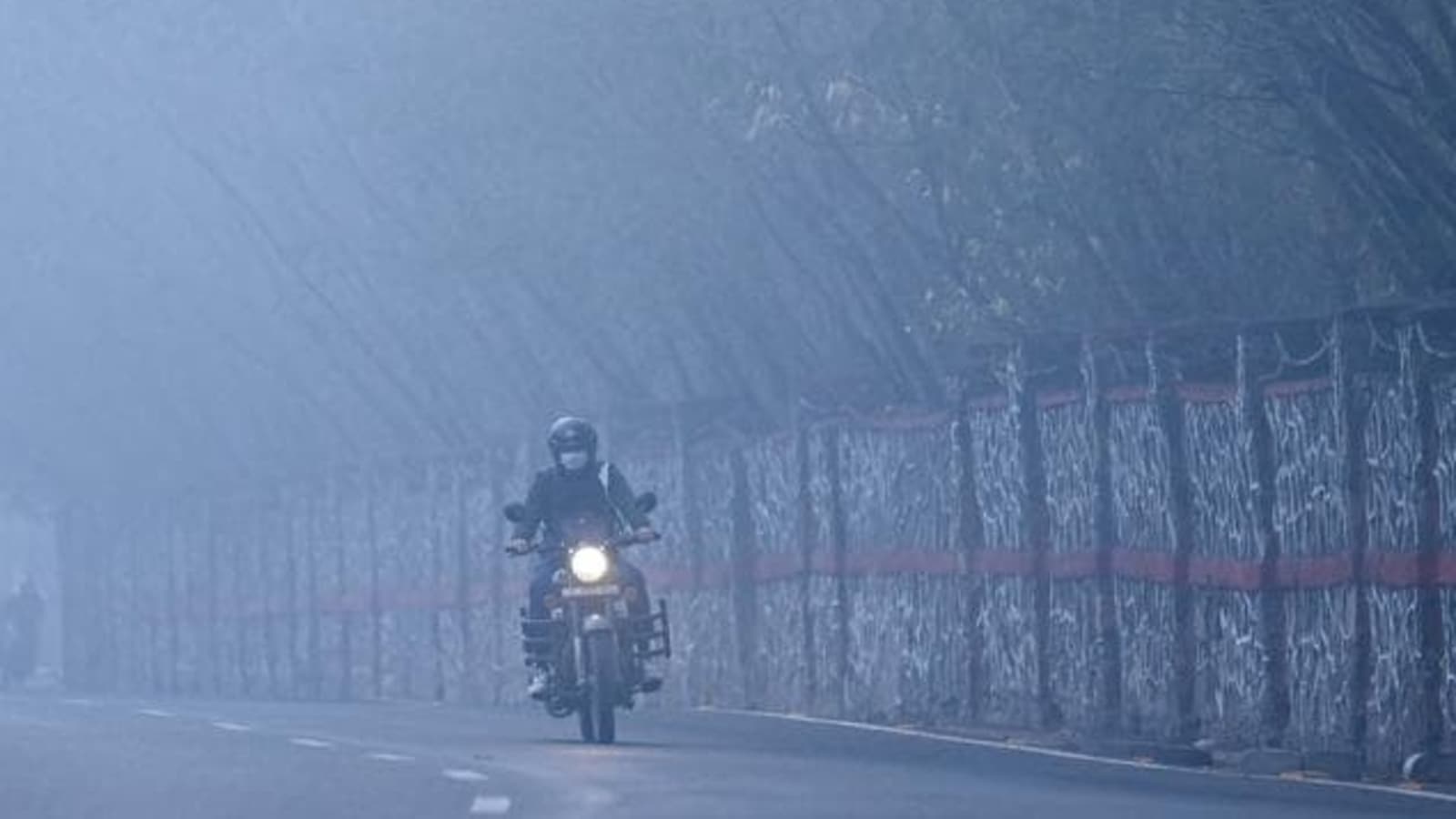 Rain lashes parts of Delhi, Noida; IMD predicts more showers today | Weather updates | Latest News India
