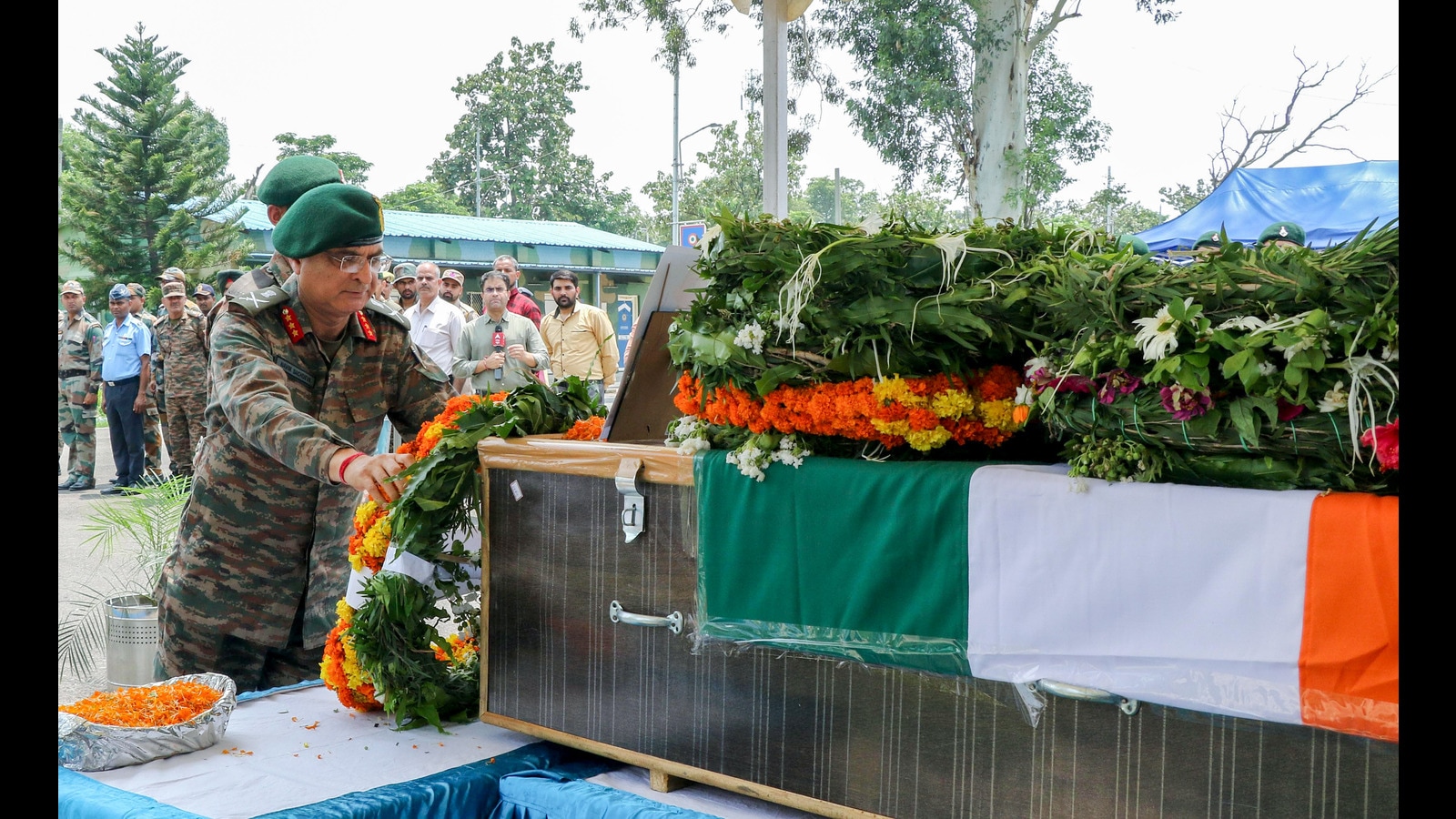 16 Corps pays homage to soldier killed on LoC