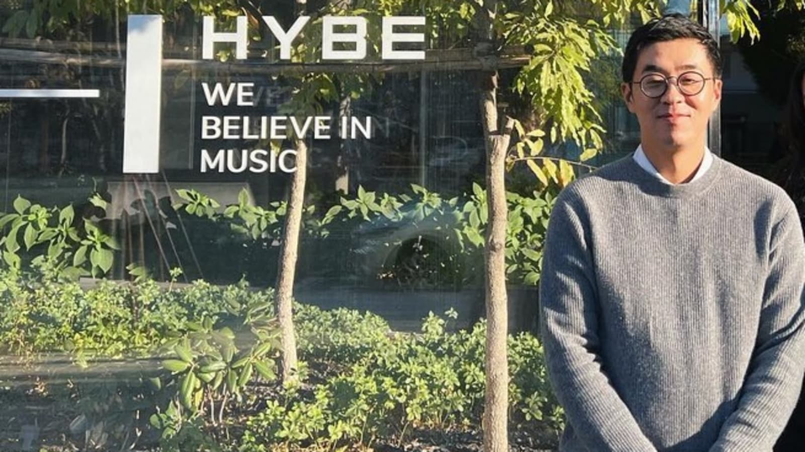 HYBE responds to reports of its CEO Park Ji-won resigning four years ...