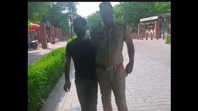 A cop and a handcuffed undertrial seeking entry at Taj Mahal at the eastern gate (HT Photo) A cop and a handcuffed undertrial seeking entry at Taj Mahal at the eastern gate (HT Photo)