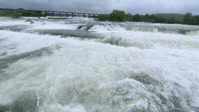 Following heavy rains, the release capacity from Khadakwasla dam increased to 11,556 cusecs on 11.30 pm. (MAHENDRA KOLHE/HT PHOTO) Following heavy rains, the release capacity from Khadakwasla dam increased to 11,556 cusecs on 11.30 pm. (MAHENDRA KOLHE/HT PHOTO)