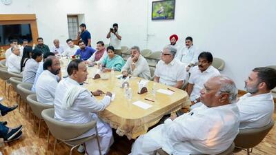 Mallikarjun Kharge and Rahul Gandhi in a meeting with floor leaders of INDIA alliance on Tuesday. (ANI photo) Mallikarjun Kharge and Rahul Gandhi in a meeting with floor leaders of INDIA alliance on Tuesday. (ANI photo)