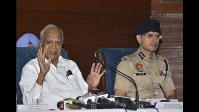 Punjab governor Banwarilal Purohit (left) with DGP Gaurav Yadav addressing a press conference at Guru Nanak Dev University in Amritsar. (Sameer Sehgal/HT) Punjab governor Banwarilal Purohit (left) with DGP Gaurav Yadav addressing a press conference at Guru Nanak Dev University in Amritsar. (Sameer Sehgal/HT)