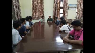 The Thai students with Prof RP Singh at Lucknow University (HT Photo) The Thai students with Prof RP Singh at Lucknow University (HT Photo)