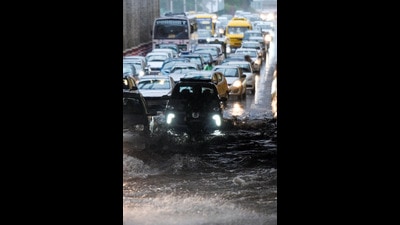 Traffic jam at Sector 18 underpass in Noida due to waterlogging on Wednesday. (SUnil Ghosh/HT Photo) Traffic jam at Sector 18 underpass in Noida due to waterlogging on Wednesday. (SUnil Ghosh/HT Photo)