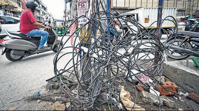 Wires in the open at Patel Nagar in New Delhi on Wednesday. (Sanchit Khanna/HT Photo) Wires in the open at Patel Nagar in New Delhi on Wednesday. (Sanchit Khanna/HT Photo)