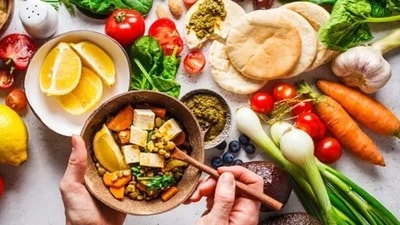 A dinner rich in magnesium, omega-3 and complex carbs helps in regulating blood sugar levels, preventing blood sugar spikes at night and managing cortisol levels.&nbsp; (Unsplash)