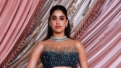 Janhvi Kapoor talked about dealing with the paparazzi. Janhvi Kapoor talked about dealing with the paparazzi.