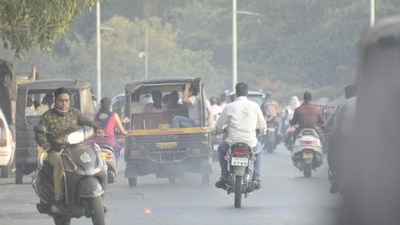 Cities do not have designated zones demarcated as an LEZ yet nor restrict polluting vehicles across all vehicle types. (HT/PHOTO)