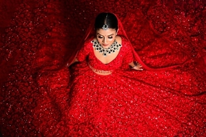 A modern-day bride in red, sans the gold (Shutterstock) A modern-day bride in red, sans the gold (Shutterstock)