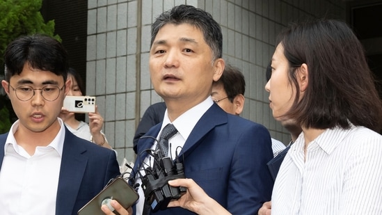 Kim Beom-su, center, the founder of the country's tech giant Kakao Corp., leaves a courtroom after a warrant hearing at the Seoul Southern District Court in Seoul, South Korea, Monday, July 22, 2024. (Yoon Dong-jin/Yonhap via AP)(AP)