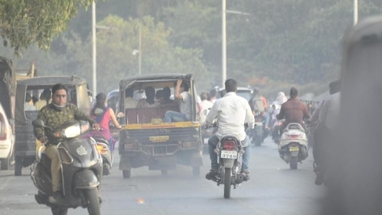 Cities do not have designated zones demarcated as an LEZ yet nor restrict polluting vehicles across all vehicle types.(HT/PHOTO)