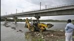 A previous anti-encroachment drive by the DDA on the Yamuna floodplains. (HT Archive) A previous anti-encroachment drive by the DDA on the Yamuna floodplains. (HT Archive)