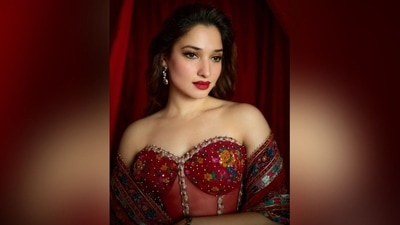 With the help of makeup artist Sonam Chandna Sagar, Tamannaah got decked up in nude eyeshadow, winged eyeliner, mascara-coated lashes, defined brows, blushed cheeks, luminous highlighter and a shade of bold red lipstick. (Instagram/@tamannaahspeaks) With the help of makeup artist Sonam Chandna Sagar, Tamannaah got decked up in nude eyeshadow, winged eyeliner, mascara-coated lashes, defined brows, blushed cheeks, luminous highlighter and a shade of bold red lipstick. (Instagram/@tamannaahspeaks)