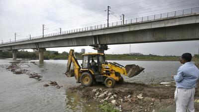 A previous anti-encroachment drive by the DDA on the Yamuna floodplains. (HT Archive)