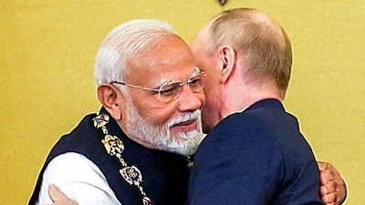 Prime Minister Narendra Modi embraces Russian President Vladimir Putin after receiving the Order of St Andrew the Apostle the First-Called, Russia's highest civilian honour, at St Catherine's Hall, in Moscow. (ANI Photo) (ANI)