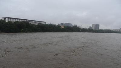 Citizens claim the water level has never been so high despite the release of dam water at the rate of 35,000 cusecs having become a regular feature every monsoon. (MAHENDRA KOLHE/HT) Citizens claim the water level has never been so high despite the release of dam water at the rate of 35,000 cusecs having become a regular feature every monsoon. (MAHENDRA KOLHE/HT)