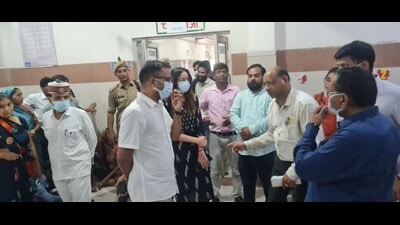 Firozabad district magistrate Ramesh Ranjan inspecting arrangements at the district hospital on July 25. (HT photo) Firozabad district magistrate Ramesh Ranjan inspecting arrangements at the district hospital on July 25. (HT photo)