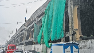 Mumbai, India. July 08, 2024: The BMC issue a show cause notice to Hiranandani Construction Company afterr a portion of the structure collapsed on car on Thursday. July 08, 2024. (Photo by RAju Shinde/HT Photo) Mumbai, India. July 08, 2024: The BMC issue a show cause notice to Hiranandani Construction Company afterr a portion of the structure collapsed on car on Thursday. July 08, 2024. (Photo by RAju Shinde/HT Photo)