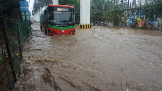 The BEST has diverted a few bus routes from Coastal Road to Breach Candy-Kemps Corner-Babulnath-Marine Drive route owing to an accident on the Coastal Road. BEST officials said that they are diverting buses on other routes as well.&nbsp;(Praful Gangurde/Hindustan Times)