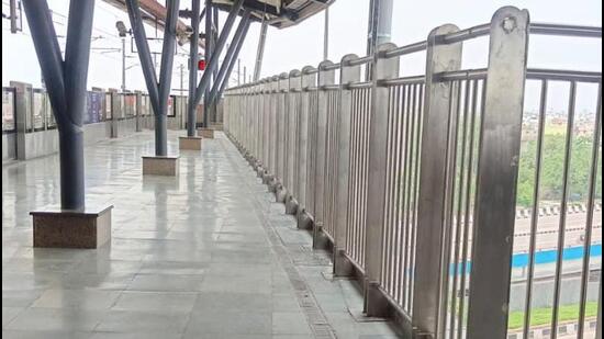 A view of the Gokulpuri Metro station, where a wall collapse in February killed a motorist on the road below. (HT Photo)