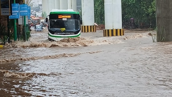 After heavy rainfall in Thane, water logging persisted. (HT/Praful?Gangurde)