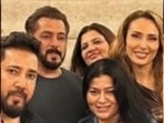 Salman Khan invited many celebs to rumoured girlfriend Iulia Vantur's birthday. Salman Khan invited many celebs to rumoured girlfriend Iulia Vantur's birthday.