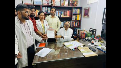 A delegation of ABVP workers meeting Uttar Pradesh deputy chief minister (HT) A delegation of ABVP workers meeting Uttar Pradesh deputy chief minister (HT)
