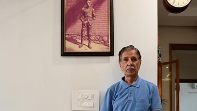 Captain Vikram Batra’s father GL Batra next to his portrait at his Chandigarh home. (Ravi Kumar/HT) Captain Vikram Batra’s father GL Batra next to his portrait at his Chandigarh home. (Ravi Kumar/HT)