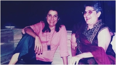 An old picture of Farah Khan with her mother Menaka Irani.