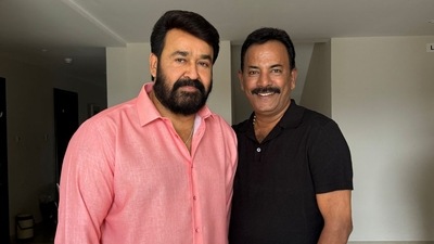 Filmmaker Ravi with actor Mohanlal. Filmmaker Ravi with actor Mohanlal.