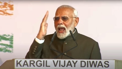 Prime Minister Narendra Modi speaks during a program to commemorate the 25th anniversary of the Kargil Vijay Diwas at the Kargil War Memorial, in Dras, Friday, July 26, 2024. (PTI Photo) (PTI) Prime Minister Narendra Modi speaks during a program to commemorate the 25th anniversary of the Kargil Vijay Diwas at the Kargil War Memorial, in Dras, Friday, July 26, 2024. (PTI Photo) (PTI)