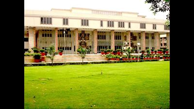 The court was addressing a plea filed by a non-profit organisation, Social Jurist, highlighting the plight of students in schools run by MCD and directorate of education, who are without textbooks and studying in poor conditions. (HT Photo)