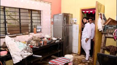 Union minister Murlidhar Mohol said information about the water discharge from Khadakwasla Dam should have been given in advance to people living in the low-lying areas. (HT)